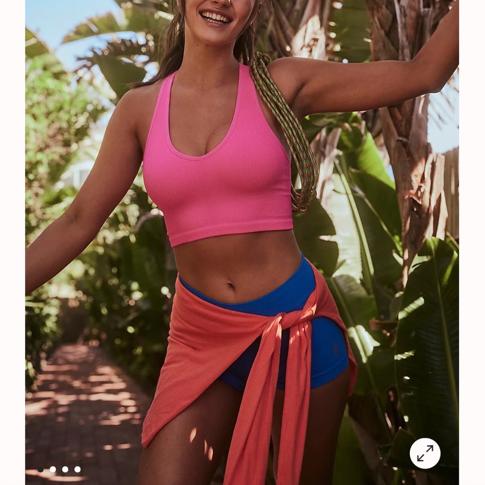 hot pink sports bra / crop tank